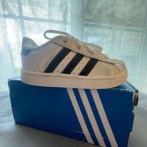 Adidas superstar size 7